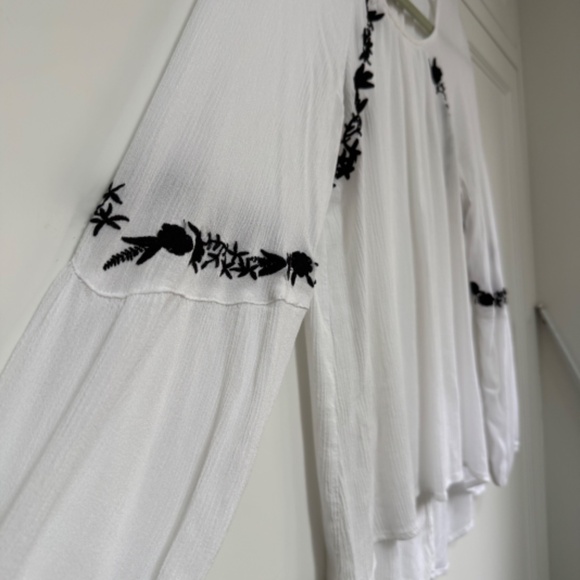 VeraWang~ Simply Vera, Boho, Peasant Blouse - Picture 6 of 7